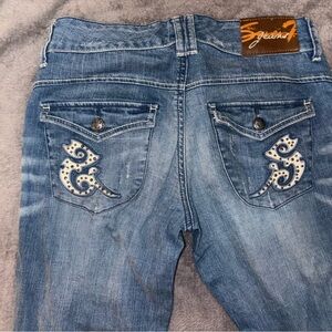 SEVEN7 women’s Boot Cut Jeans with Embellished Pockets. Minimal ware. Size 27x32